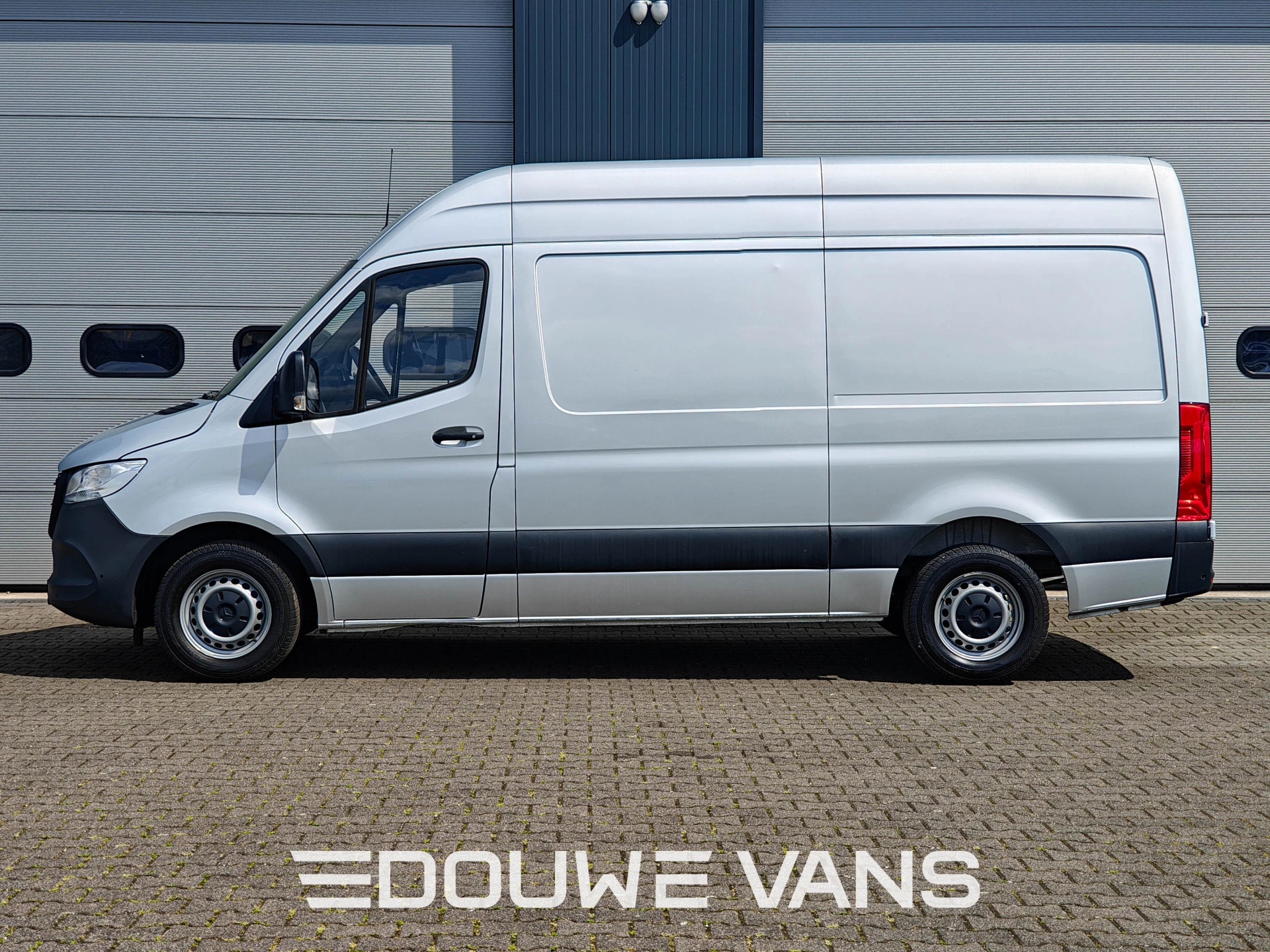 Mercedes-Benz Sprinter 2021 - L2 H2 315 RWD Zilver Automaat MBUX Marge afbeelding 2