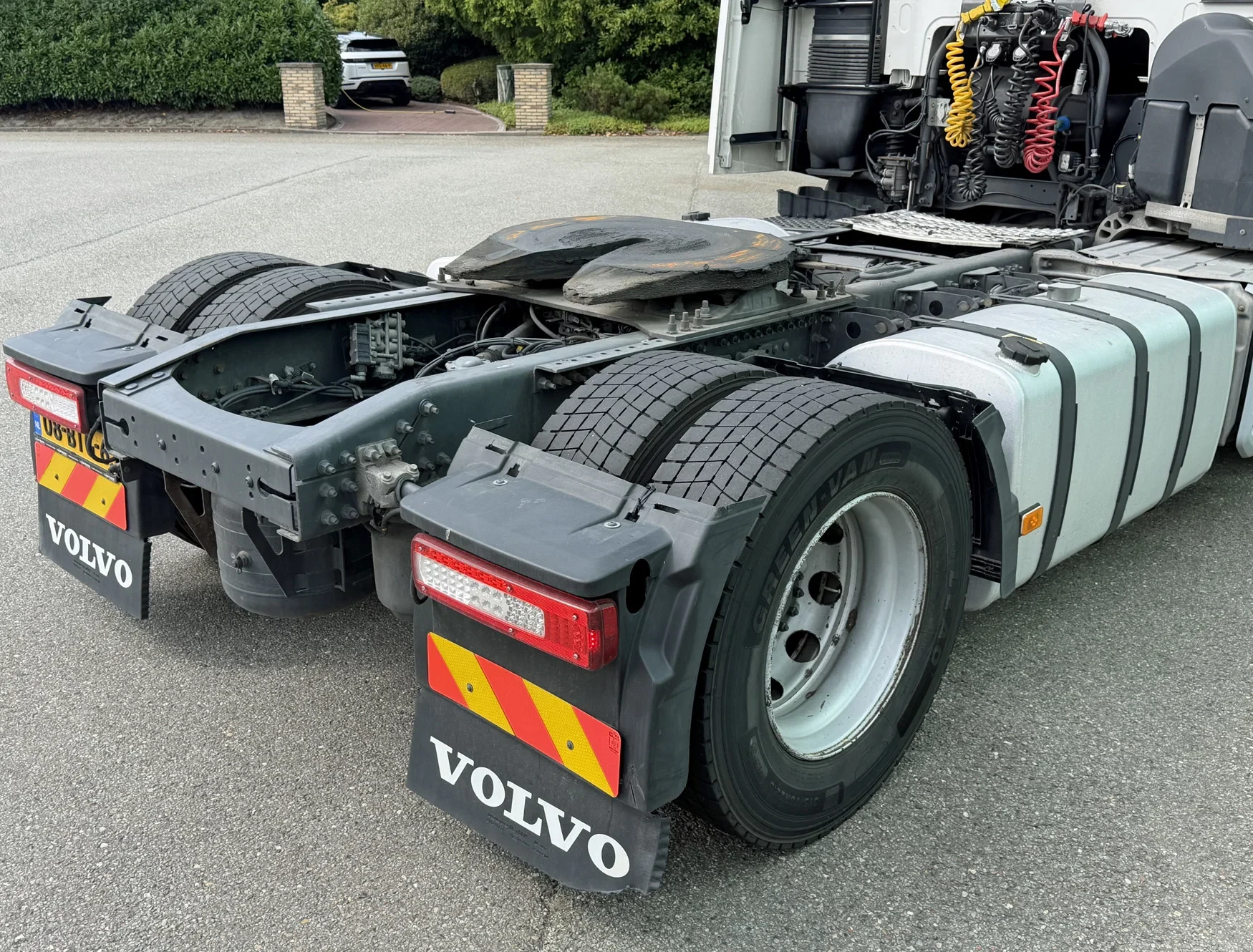 Volvo FH 2018 - 13.500 EURO 6 ONLY 712.000 KM 2X TANKS DAMAGED ON LEFT SIDE HOLLAND-TRUCK afbeelding 24
