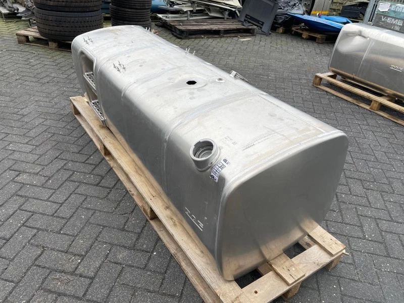 DAF 2024 - 2241602 BRANDSTOFTANK 765 LITER (MET SCHADE) immagine 3