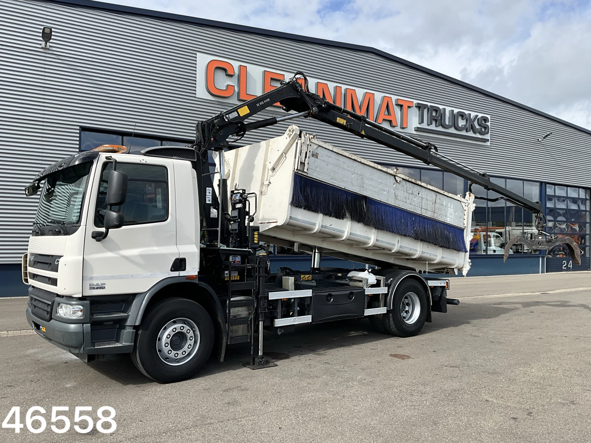 DAF FA 75 CF 250 Hiab 10 Tonmeter laadkraan 2012 imagem 1