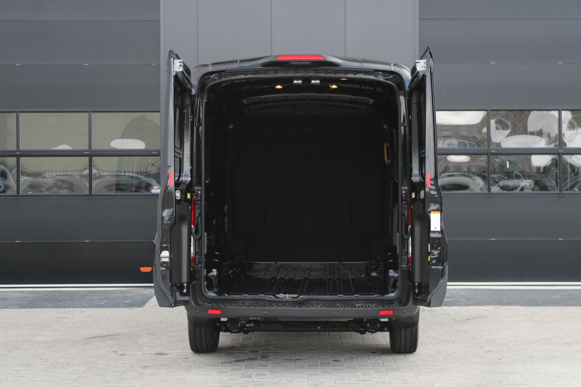 Ford Transit 2024 - 350 2.0 TDCI L2H2 Limited 165pk - Adaptive Cruise - Xenon - Navi - Blind Spot - 360 camera - Rijklaar obrázek 4