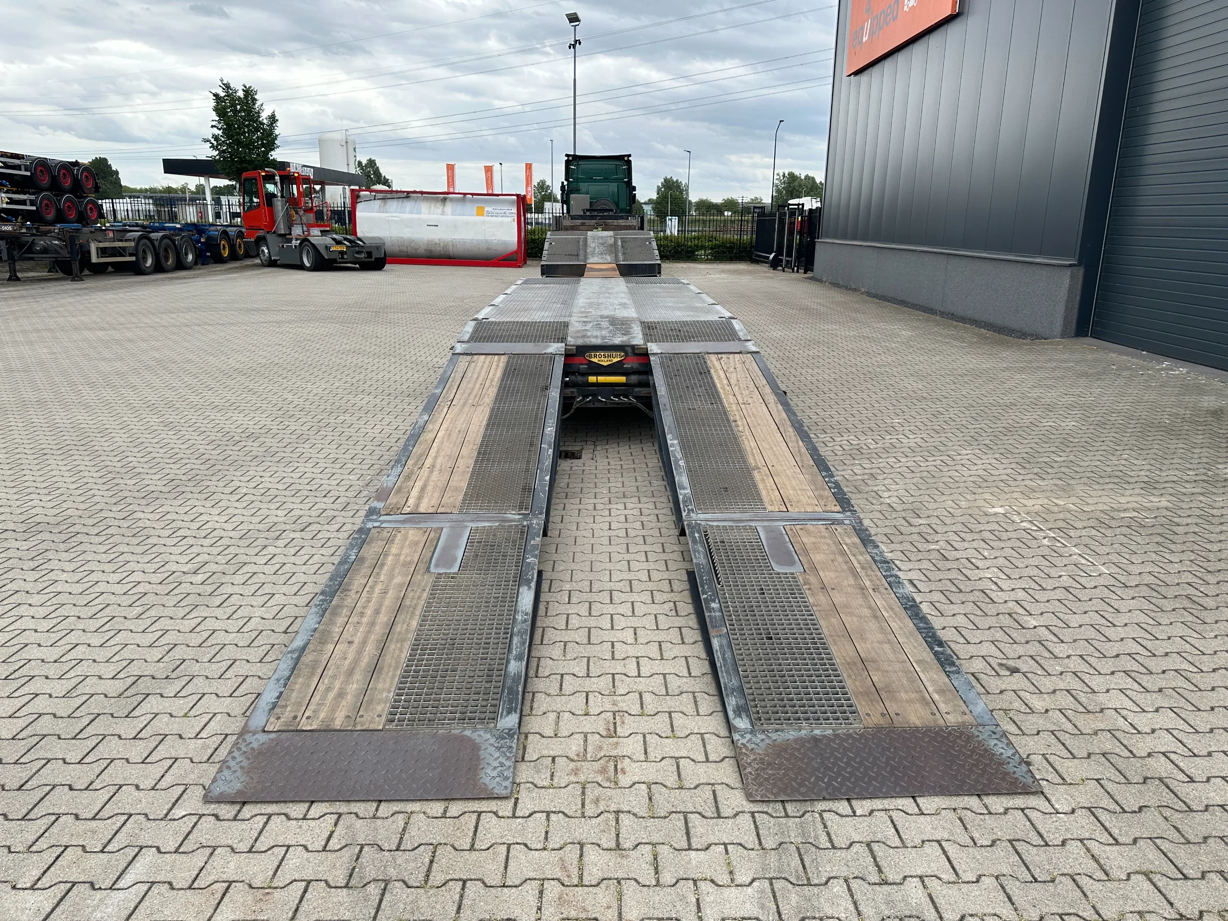Broshuis 2017 - 3ABSD Lowloader 3-axle / GVW: 59.000kg / Neck: 23.000kg / hydraulic steering + ramps + loading table / 4.60m extendable / winch / liftaxle zdjęcie 7