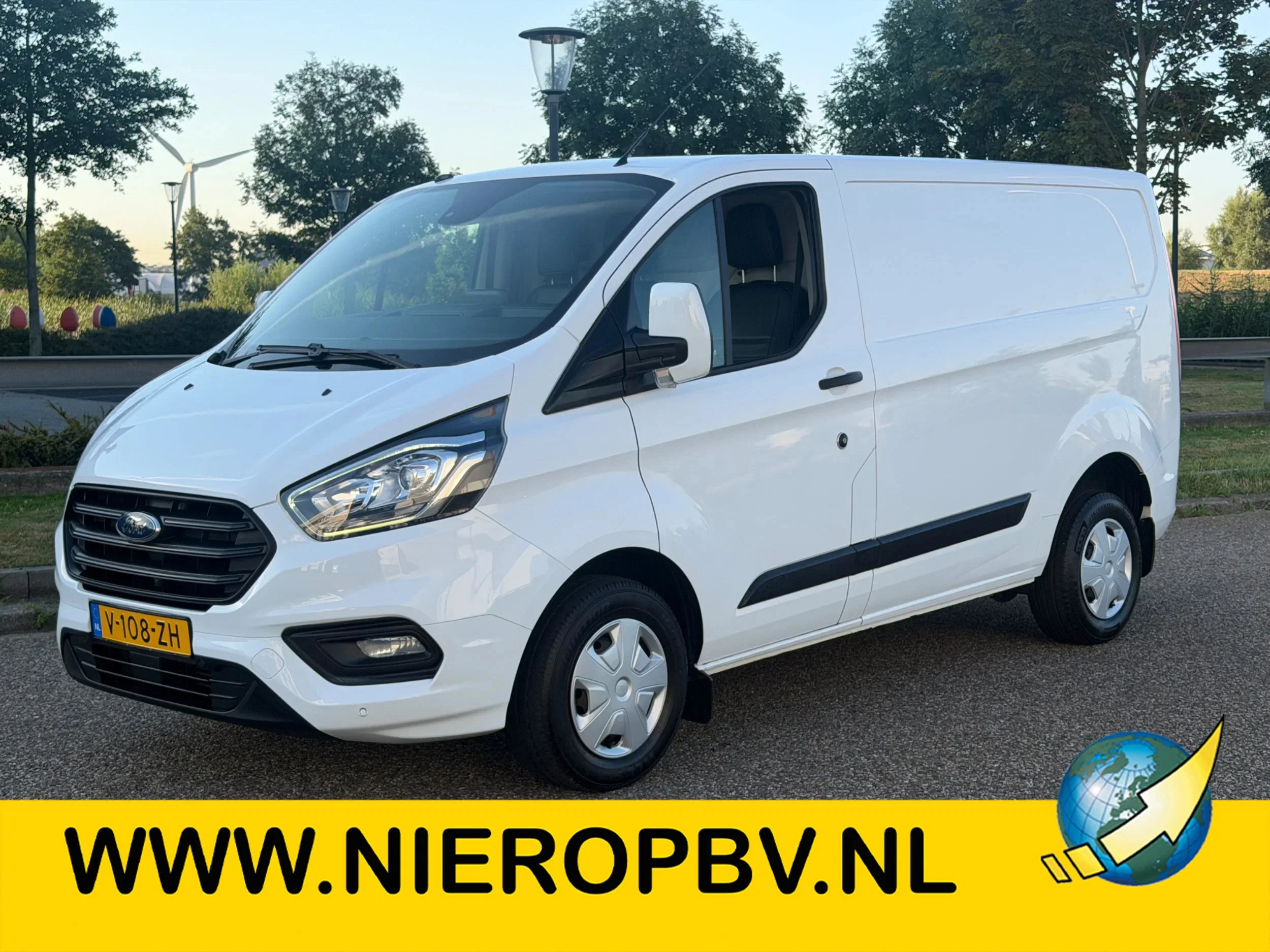 Ford Transit Custom 2019 - 2.0TDCI L1H1 Airco Navi Cruisecontrol Trekhaak EURO 6 afbeelding 1