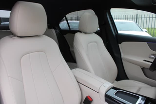 Mercedes-Benz A-Class 2024 - 250e AUT8 Luxury Line PANORAMADAK BURMESTER SFEER 360-CAMERA TREKHAAK obrazek 15