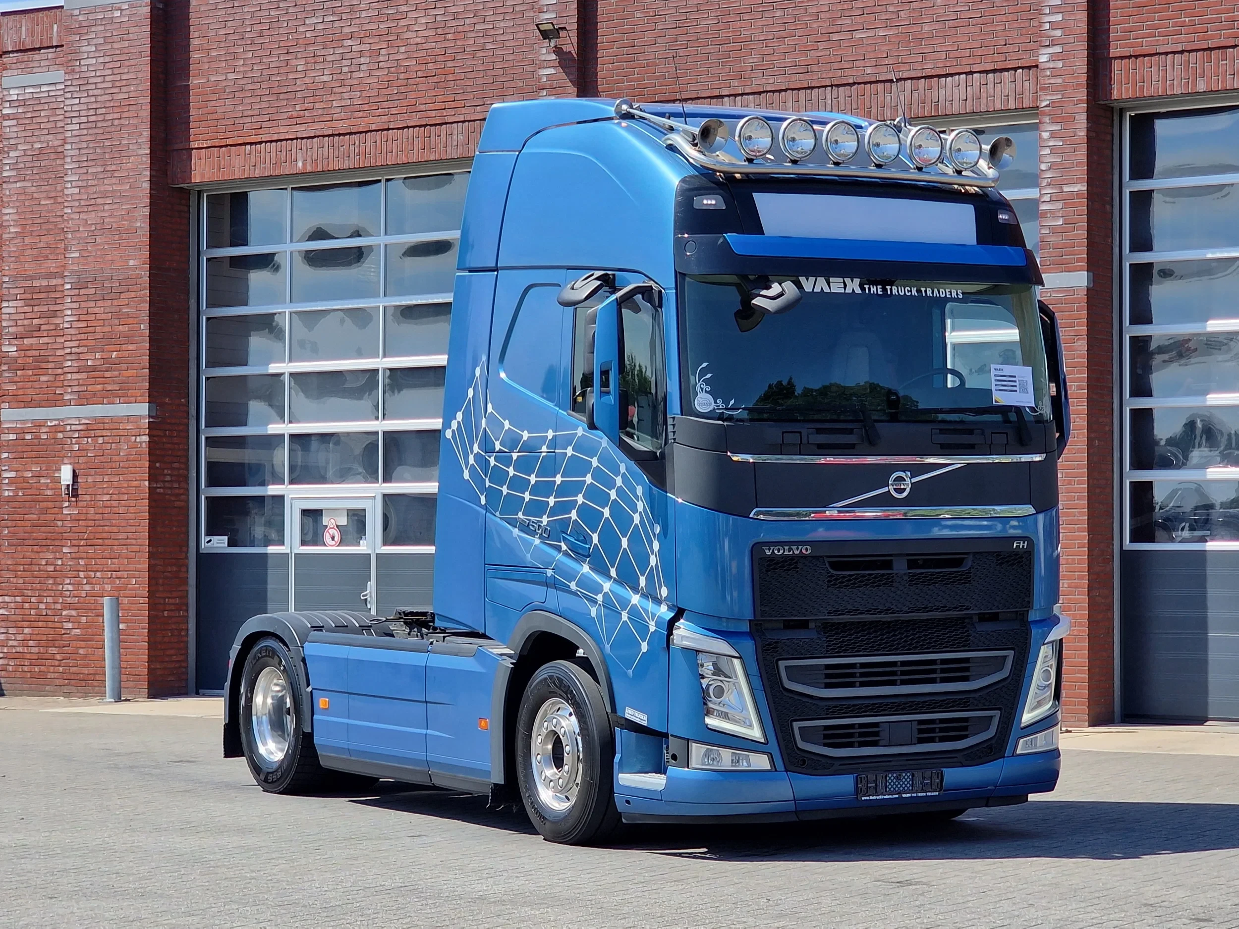Volvo FH 2019 - 13.500 Globetrotter XL 4x2 - Retarder - I parkcool - Full air - Leather - 2x tank afbeelding 1