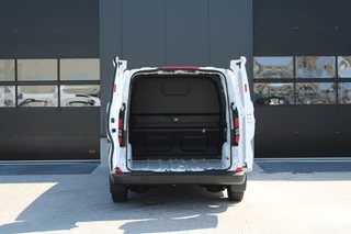 Ford Transit Custom 2024 - 320 2.0 TDCI L2H1 Trend DC 136pk - Carplay - Android - Camera - Trekhaak - LED koplampen - Stoelverwarming - Draadloos laden - Rijklaar imagem 7