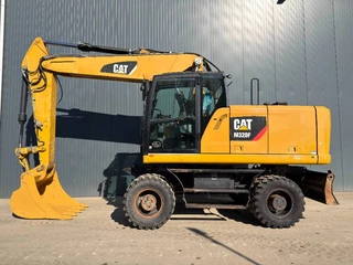 Cat N/A 2014 - M320F obrazek 2