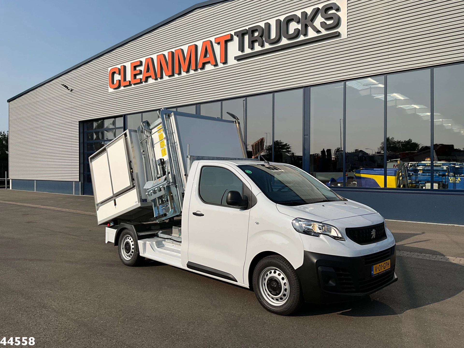 Peugeot e-Expert 2024 - 100% elektrisch kippende zijlader afbeelding 1