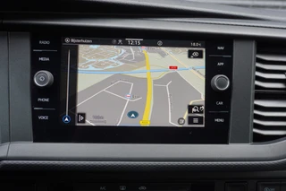 Volkswagen Transporter 2022 - 110pk L2H1 Navigatie Achterdeuren Apple carplay LED Camera Parkeersensoren ACC Cruise control image 3 thumbnail