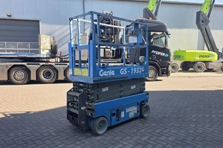 Genie 2010 - GS1932 Electric, Working Height 7.8 m, 227kg Capac image 3 miniature