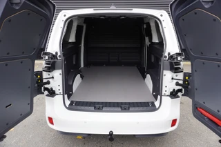 Volkswagen ID. Buzz Cargo 2026 - 79kWh Accu 286 PK Achterdeuren 3-Zits Camera ACC Trekhaak Cruise Standkachel Apple Carplay image 3 thumbnail