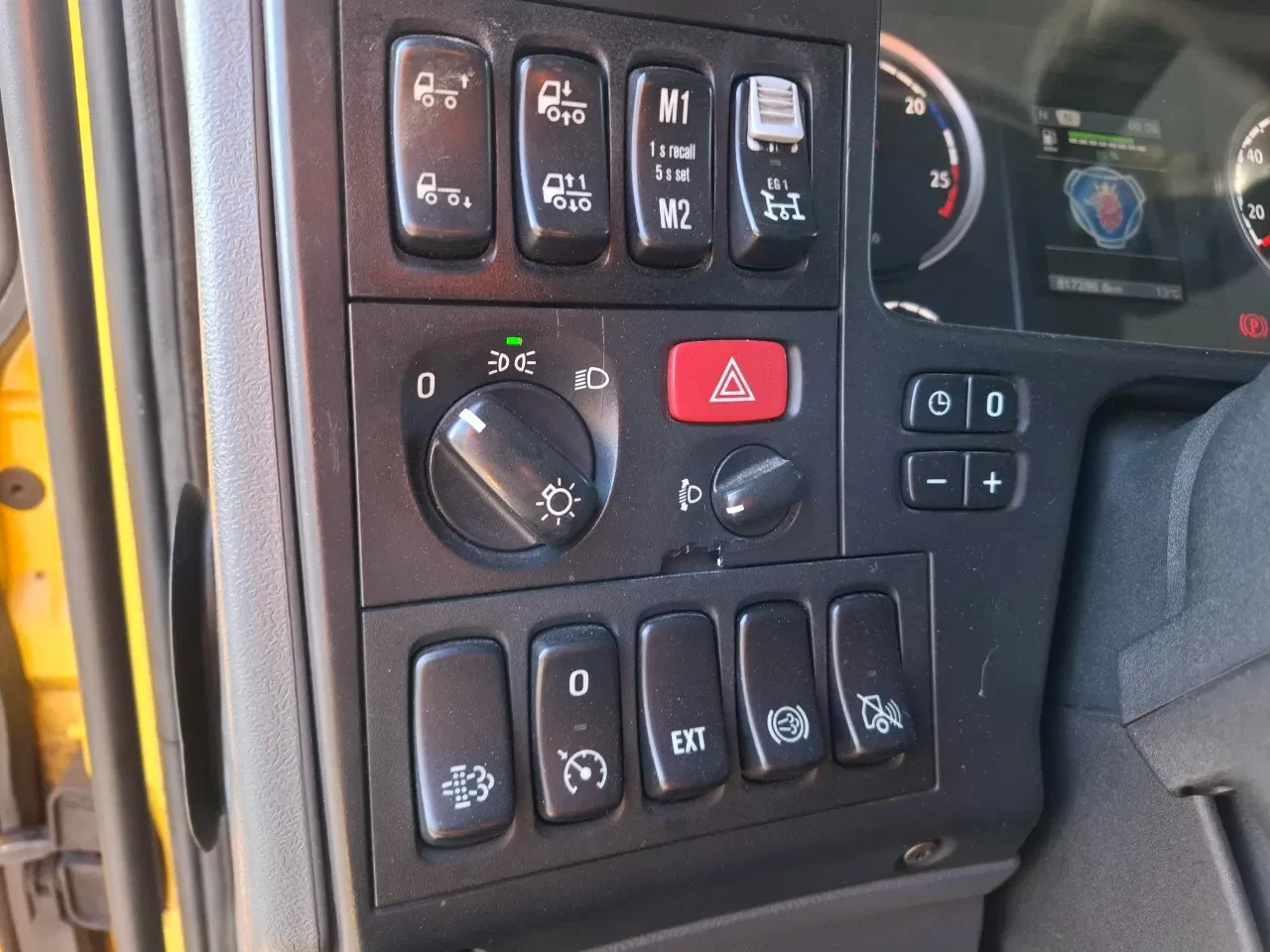 Scania G 2014 - G410 / 10X4 / RETARDER / NL TRUCK / TUV:02-07-2026 / HYVA ASPHHALT TIPPER+SNIP / 28TON / AUTOMATIC / EURO-6 / 2014 obrázek 32