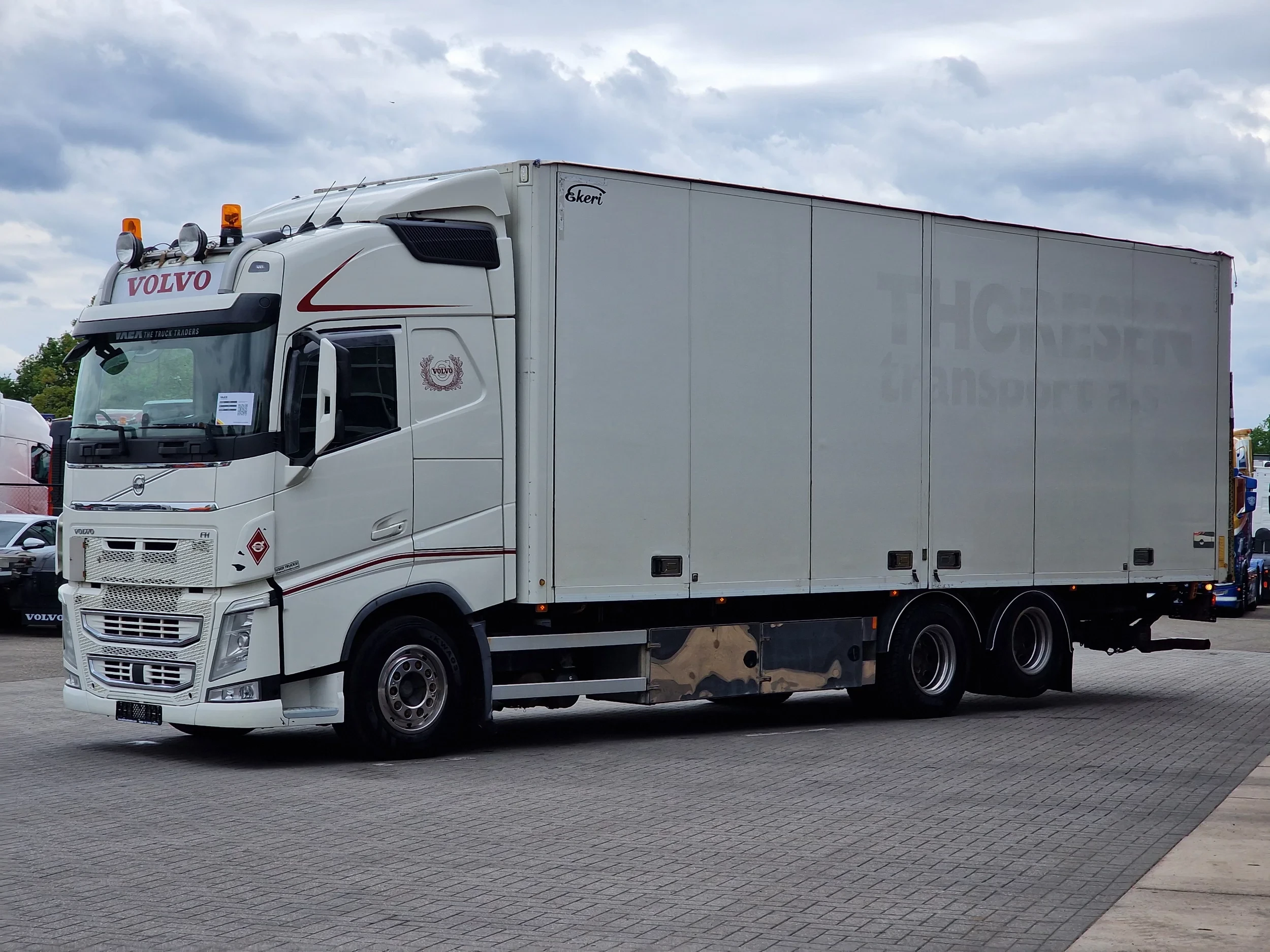 Volvo FH 2015 - 13.460 Globetrotter 6x2 - Ekeri box with sidedoors - Loadlift - Sliding roof - 560 WB obrázek 3