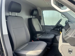 Volkswagen Transporter 2023 - 2.0 TDI 150 PK DSG AUTOMAAT / L1H1 / 1e EIG. / CRUISE / AIRCO / APPLE CARPLAY / ANDROID AUTO / NAVI / PDC afbeelding 6