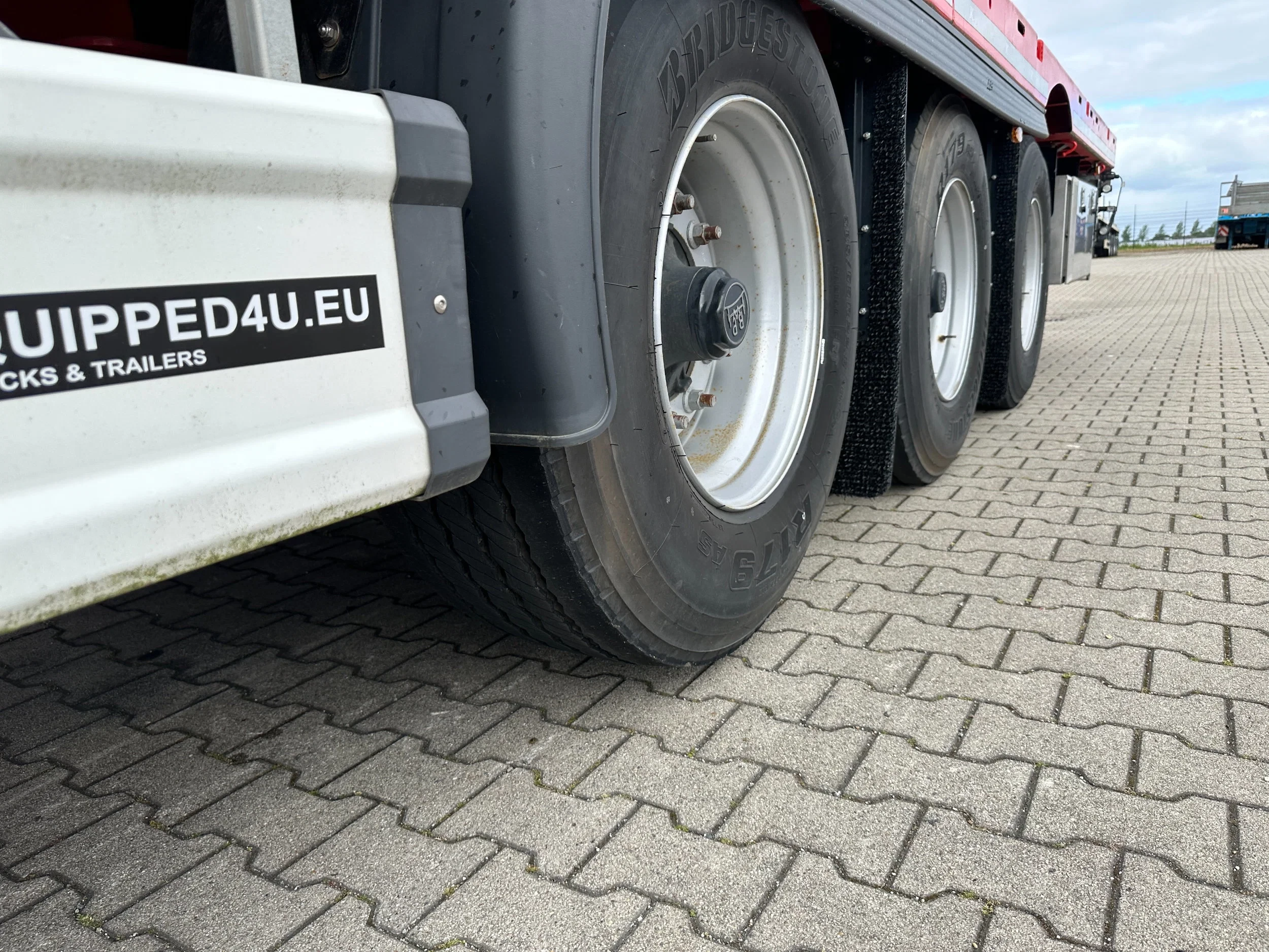 KAESSBOHRER 2026 - new and unused Heavy-Duty flatbed / 690cm extendable / steering axle / lift axle / twistlocks / timberstakes / NL-trailer / APK: 04-2027 obrázek 40