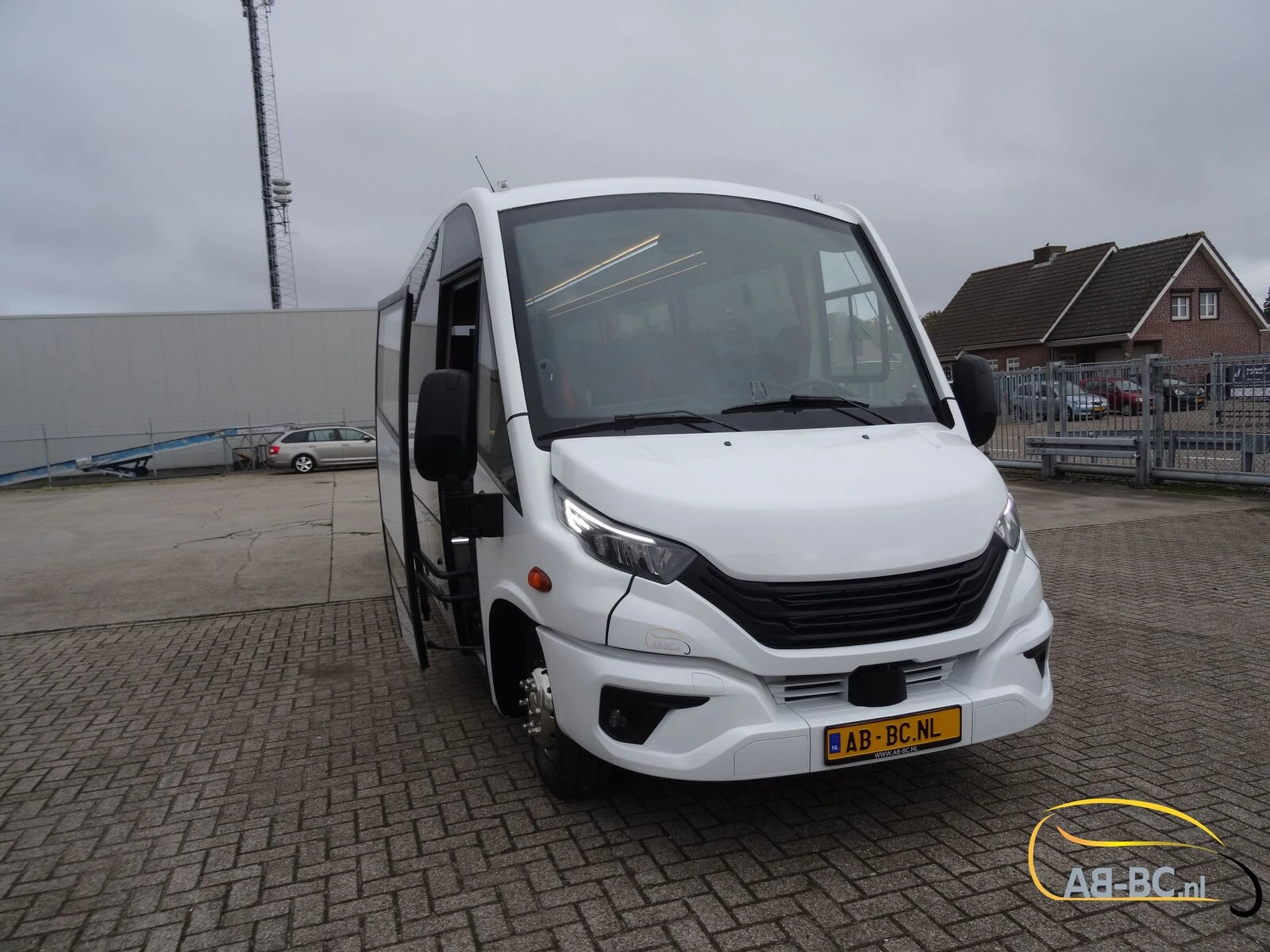Iveco Aveuro Tourna 35 Seats EURO 6 2 Units Available afbeelding 2