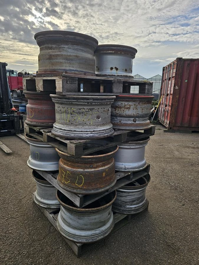 11.75 / 22.5 TRAILER RIM STEEL FOR DRUM BRAKES 2005 image 4
