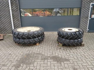 Cultuurwielen 12.4 R28 12.4 R46 (320/95 R28 320/95 R46) ZF Steek afkomstig van Zetor Forterra 125 na sprzedaż