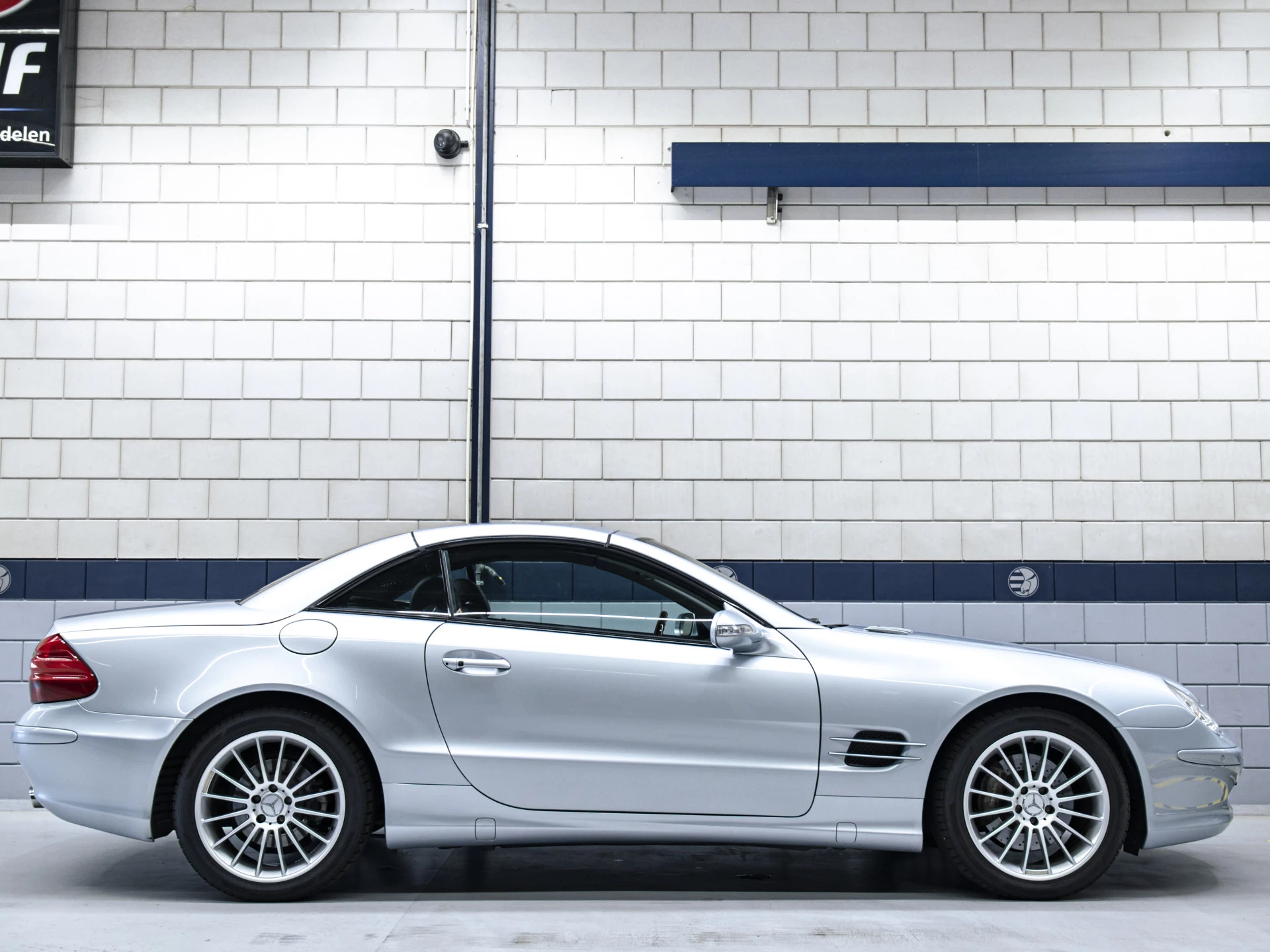 Mercedes-Benz SL 2004 - 500 | Tellurium Silver Metallic | afbeelding 3