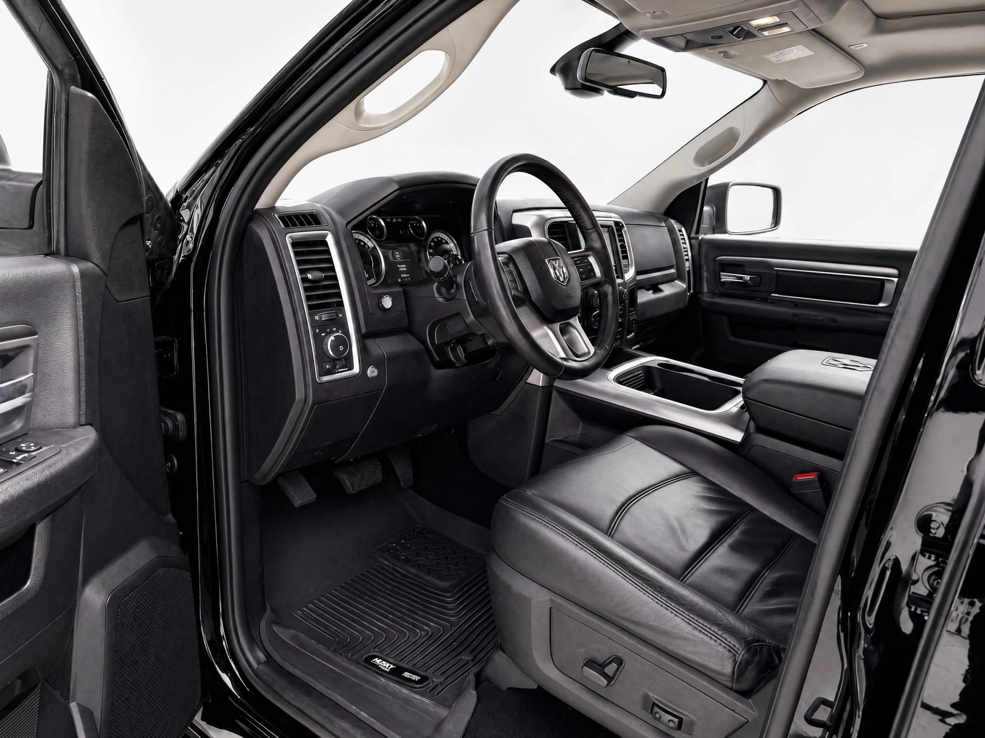 Dodge Ram 1500 2024 - 5.7 V8 4x4 Crew Cab 5'7 Laramie | Trekhaak | Tonneau cover | extra LPG 200L | Wide boddy | Fuel 22inch velgenset| afbeelding 17