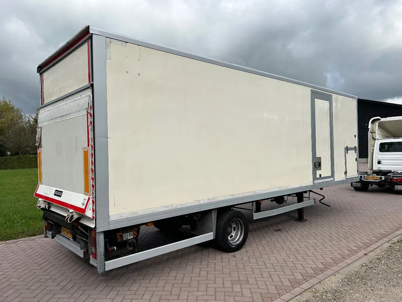 Veldhuizen 2009 - Be oplegger gesloten 5480 kg met met laadklep 1000 kg imagen 4