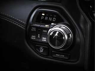 Dodge Ram 1500 2024 - Crew Cab Limited Night Edition Rambox obrazek 14