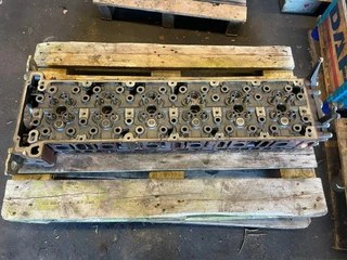 Mercedes-Benz - A 4710107520 CYLINDER HEAD afbeelding 2 miniatuur