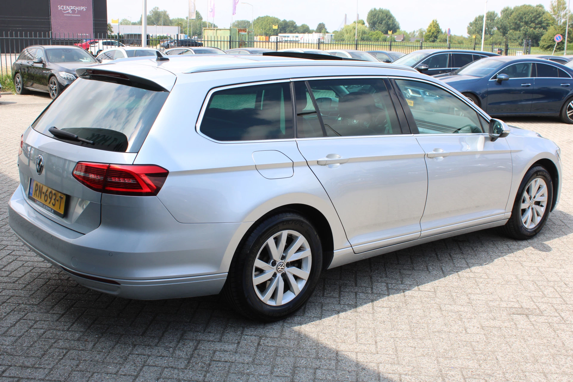 Volkswagen Passat 2018 - Variant 1.4 TSI Comfortline Business PANORAMADAK LEDER TREKHAAK CAMERA afbeelding 6