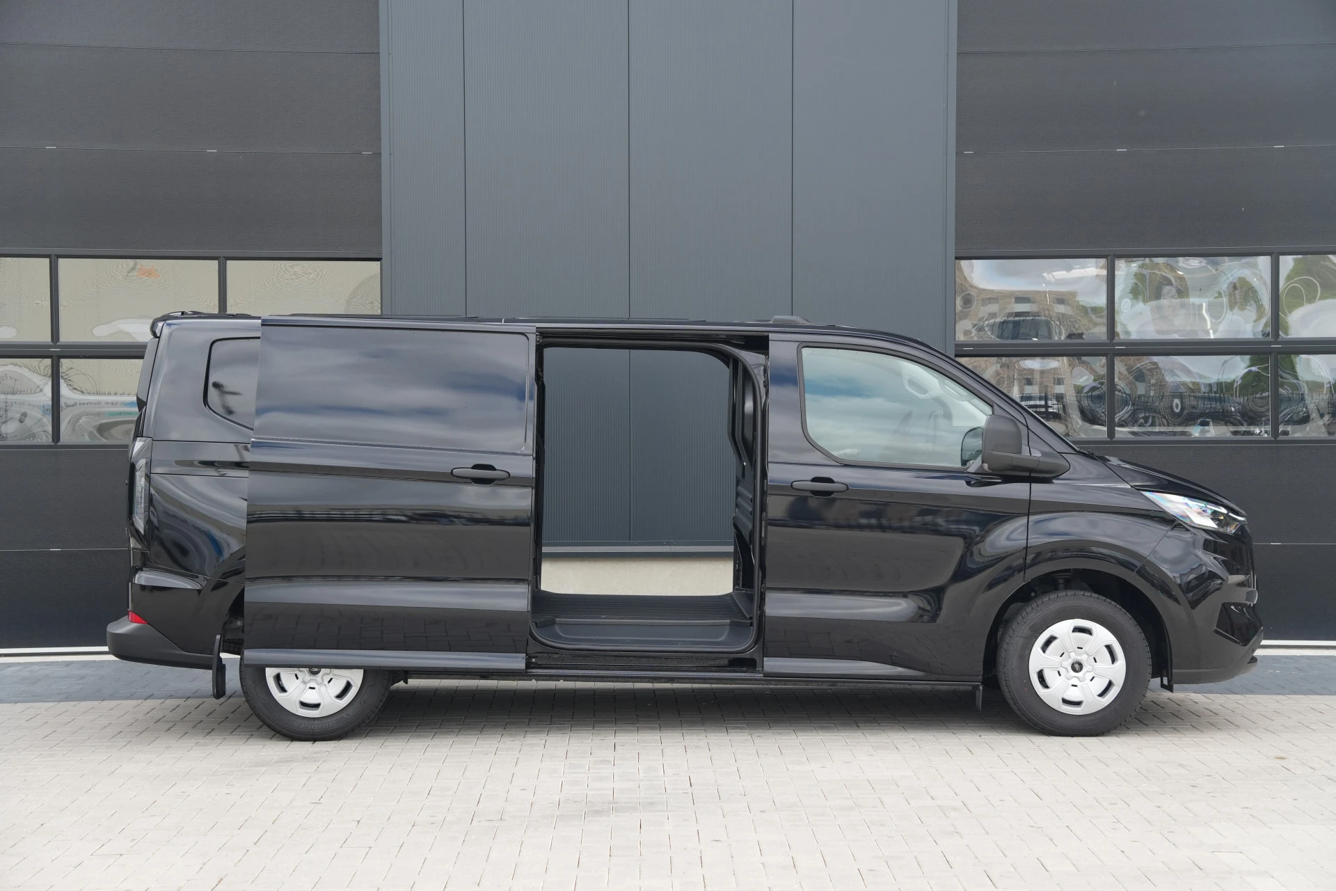 Ford Transit Custom 2025 - 320 2.0 TDCI L2H1 Trend 136pk - INCLUSIEF BPM - 2x Schuif - Achterklep - LED - Carplay - Stoelverwarming - Rijklaar imagen 5