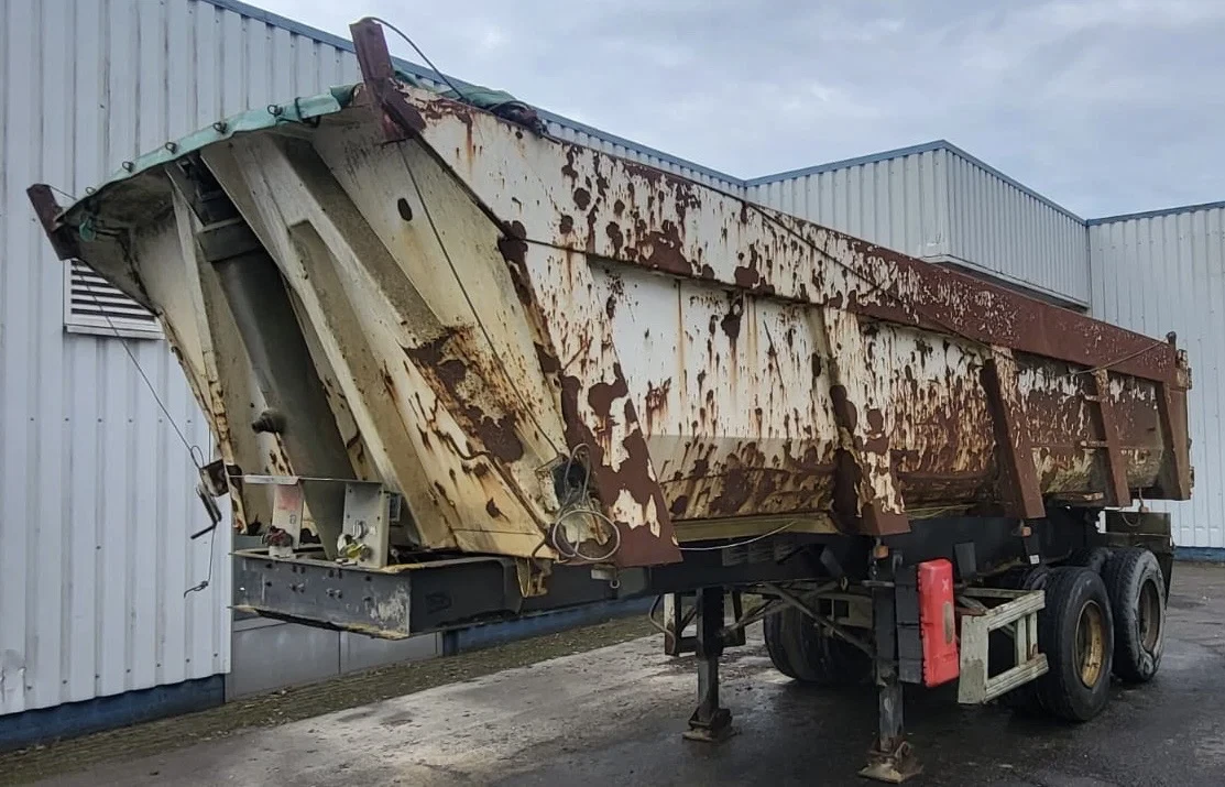 Trailor 1998 - 2 Axle , 8 Tyres , Steel Tipper , Spring Suspension , Drum Brakes afbeelding 1