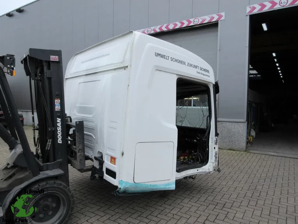 Scania S - 450 CABINE ALLEEN VOOR ONDERDELEN SLOOP !!!! afbeelding 1