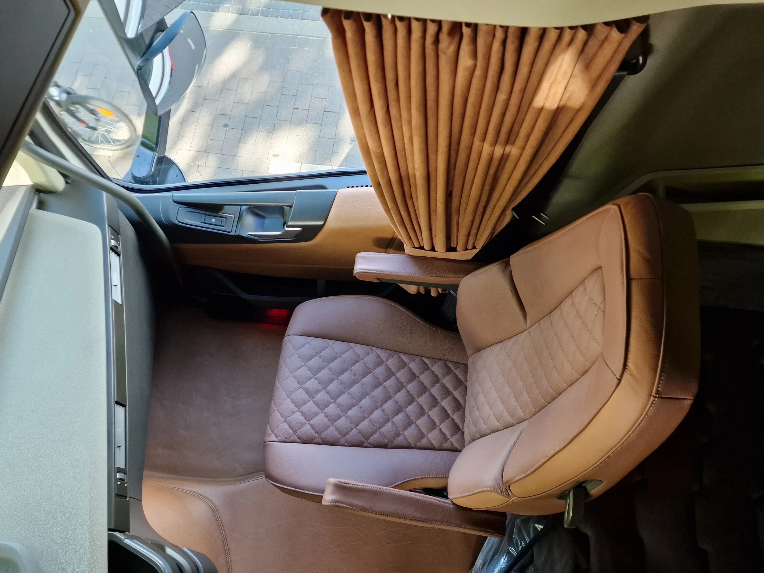 Volvo FH 2026 - 540 Aero Globetrotter XL 4x2 - New - Full spec - Show Truck - BUFFL interior - Retarder - I parkcool - Full air immagine 51