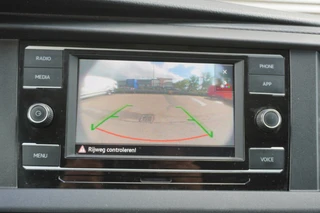 Volkswagen Transporter 2024 - L2H1 110pk L2H1 Camera Apple Carplay Airco Cruise control 3-zits image 2 thumbnail