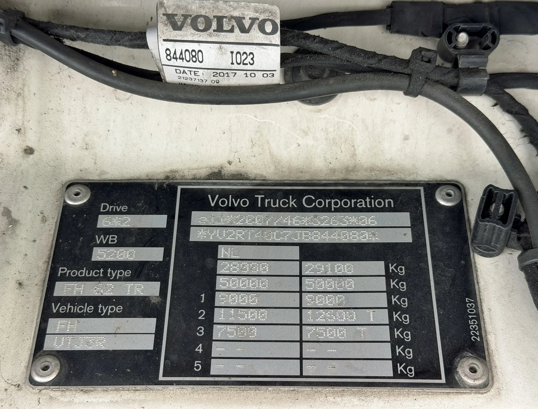 Volvo FH 2018 - 13.500 I-PARK COOL FULL AIR HEIWO ISOLATED BOX + BOX HEATER TAIL LIFT TOP CONDITION HOLLAND-TRUCK изображение 23