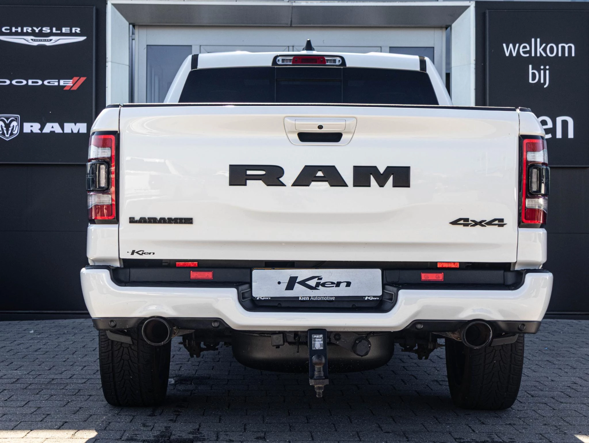 Dodge Ram 1500 2020 - 5.7 V8 4x4 Crew Cab Laramie Night obrázek 23