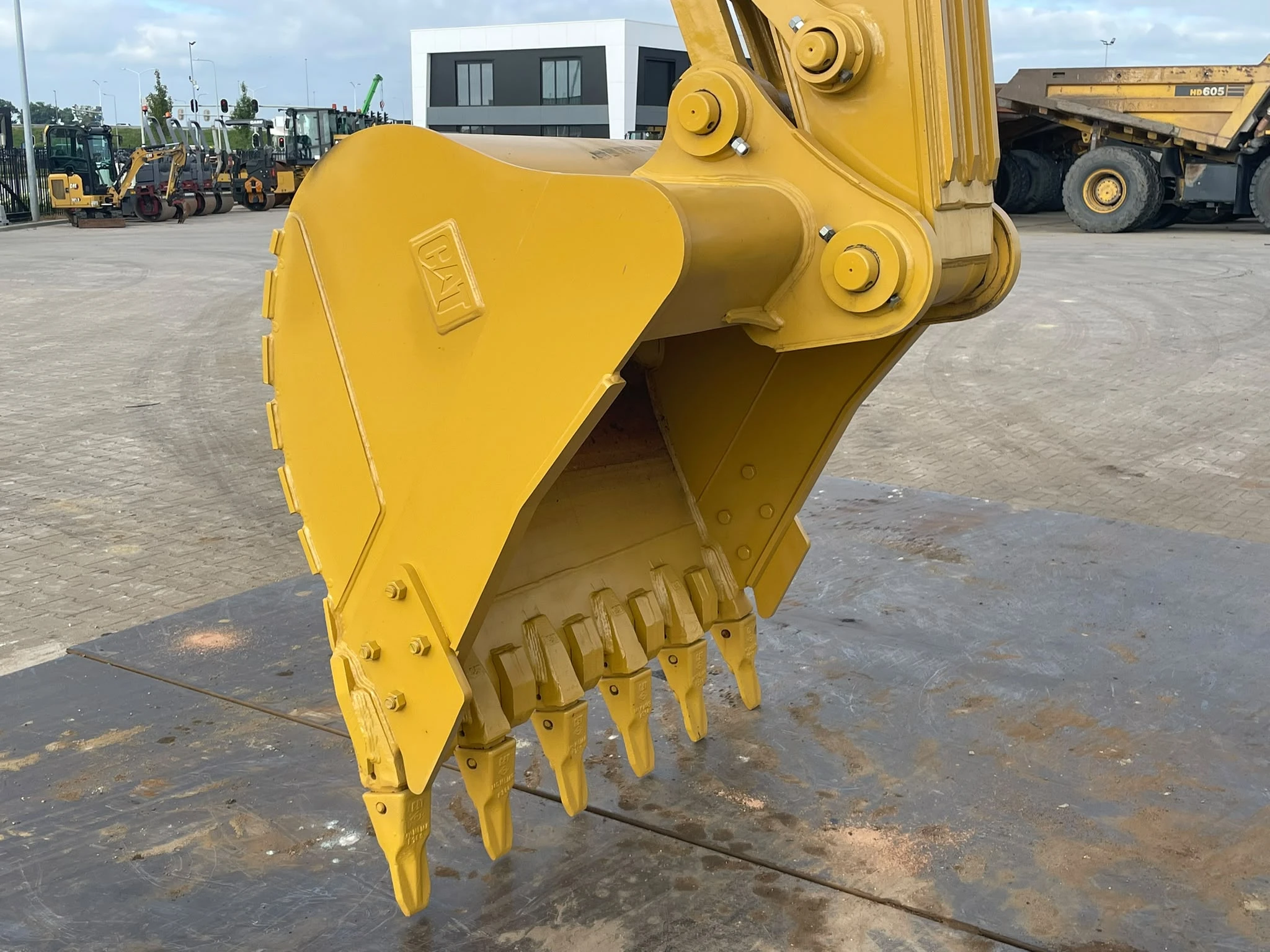 Caterpillar 323D3 2025 Bild 11