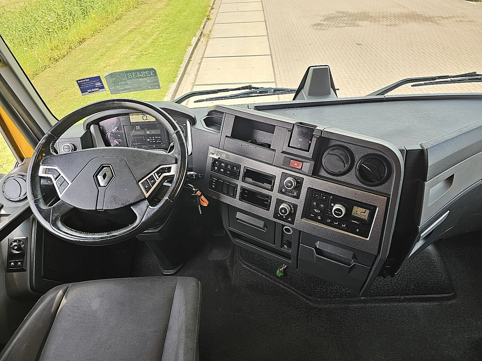 Renault 2019 - T 480 image 8