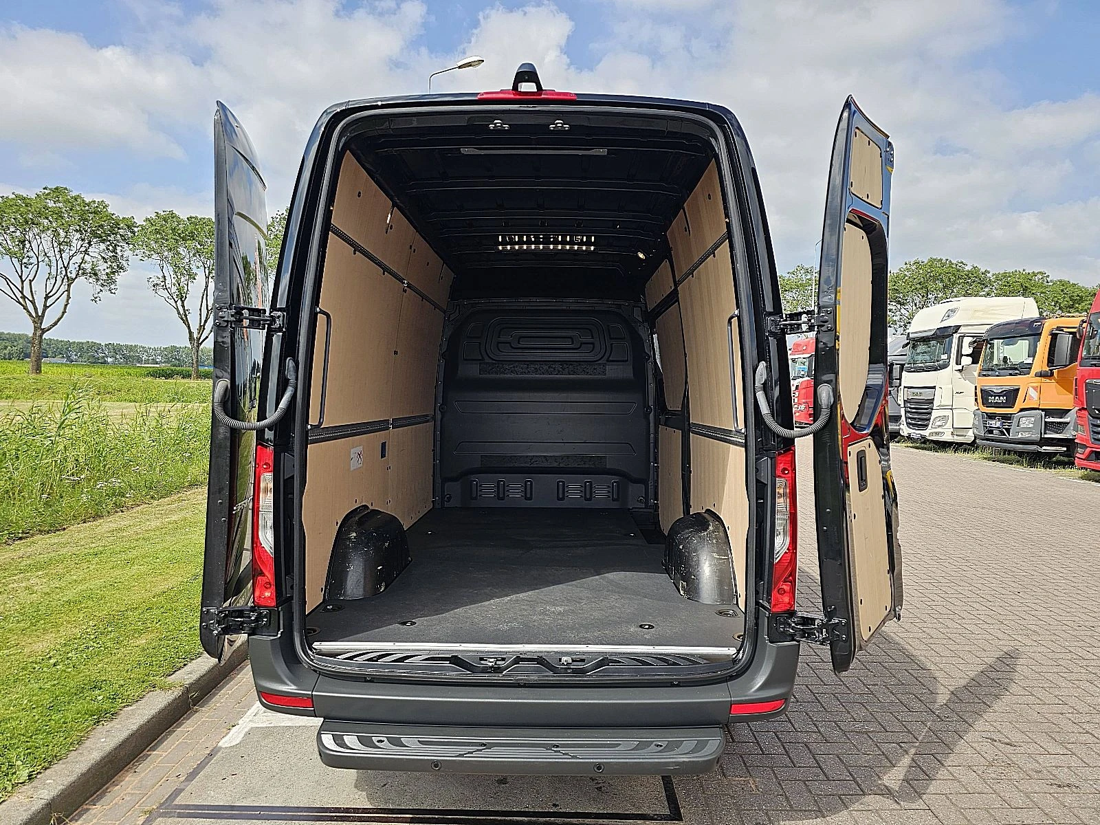 Mercedes-Benz Sprinter 2024 - 317 obrázek 13