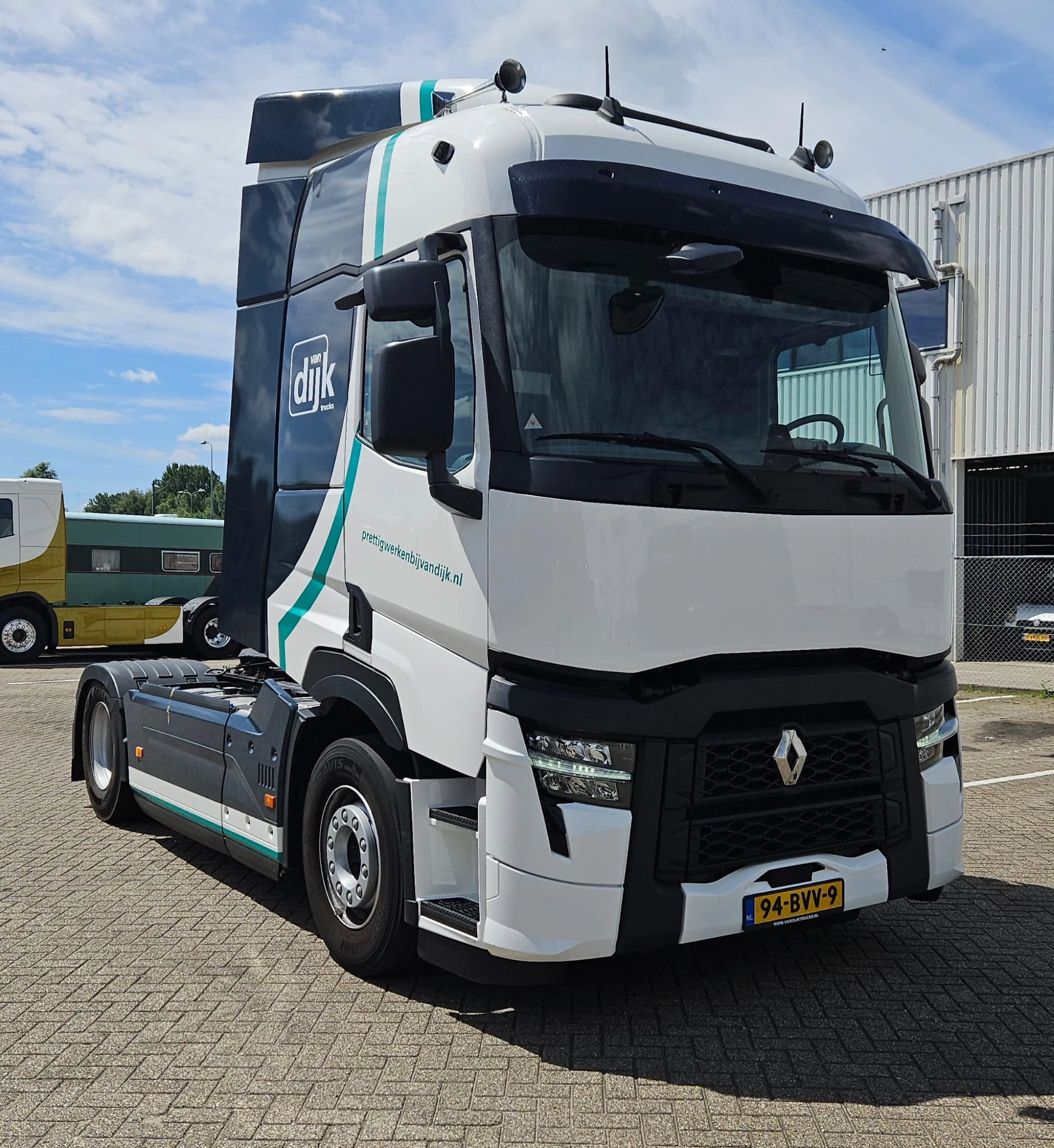 Renault T 2023 - T440 T4x2 sleeper cab afbeelding 1