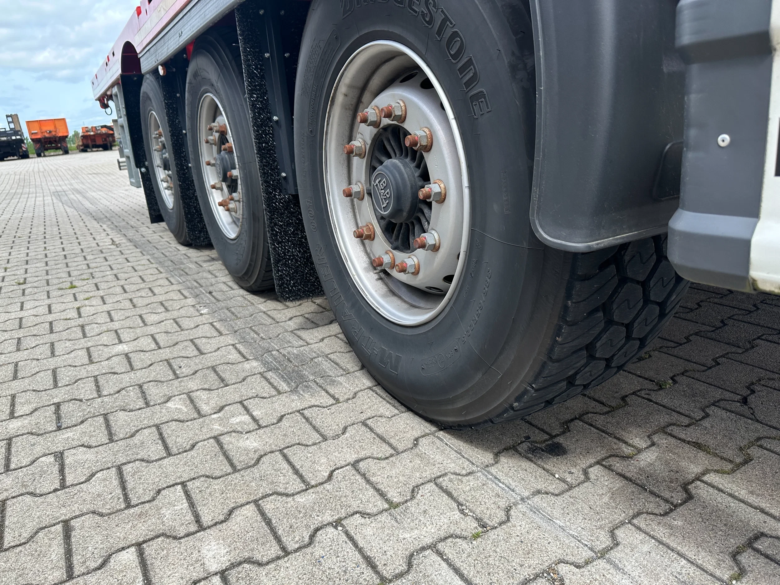 KAESSBOHRER 2026 - new and unused Heavy-Duty flatbed / 690cm extendable / steering axle / discbrakes / NL-trailer / APK: 04-2027 imagen 43