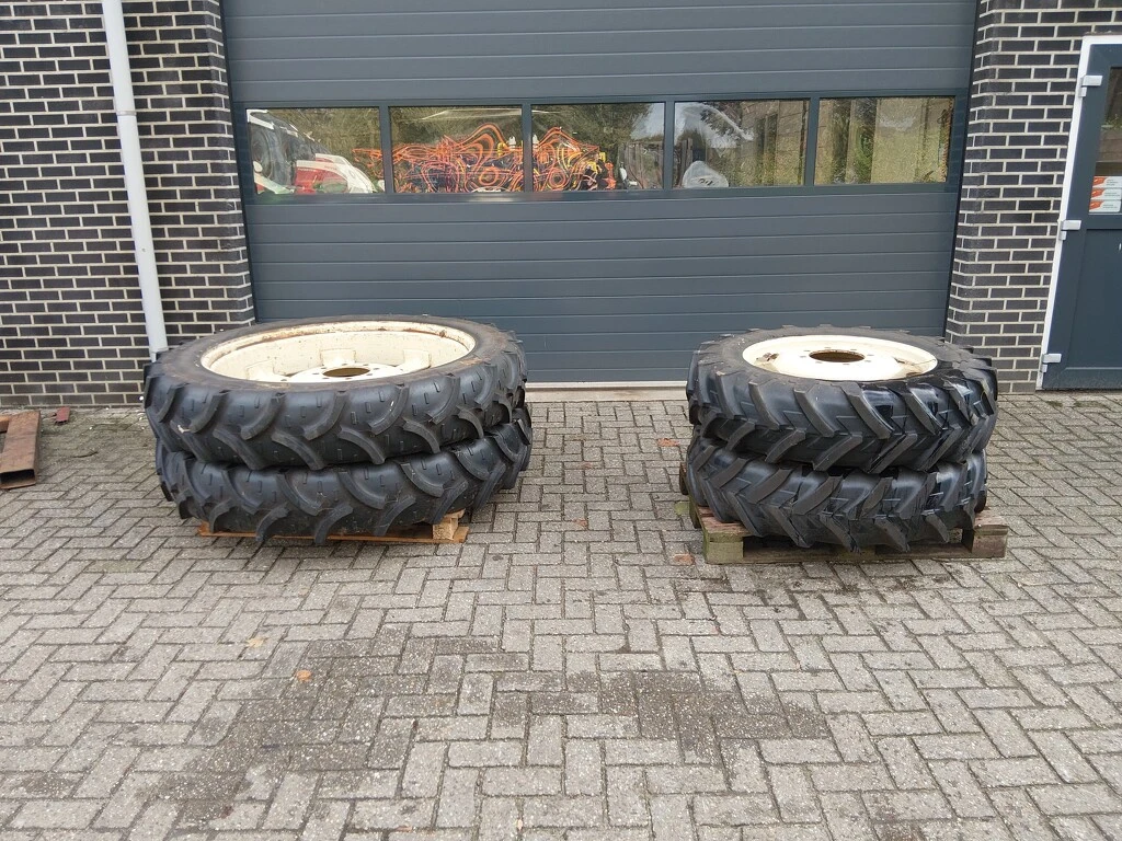 Cultuurwielen 12.4 R28 12.4 R46 (320/95 R28 320/95 R46) ZF Steek afkomstig van Zetor Forterra 125 zdjęcie 1