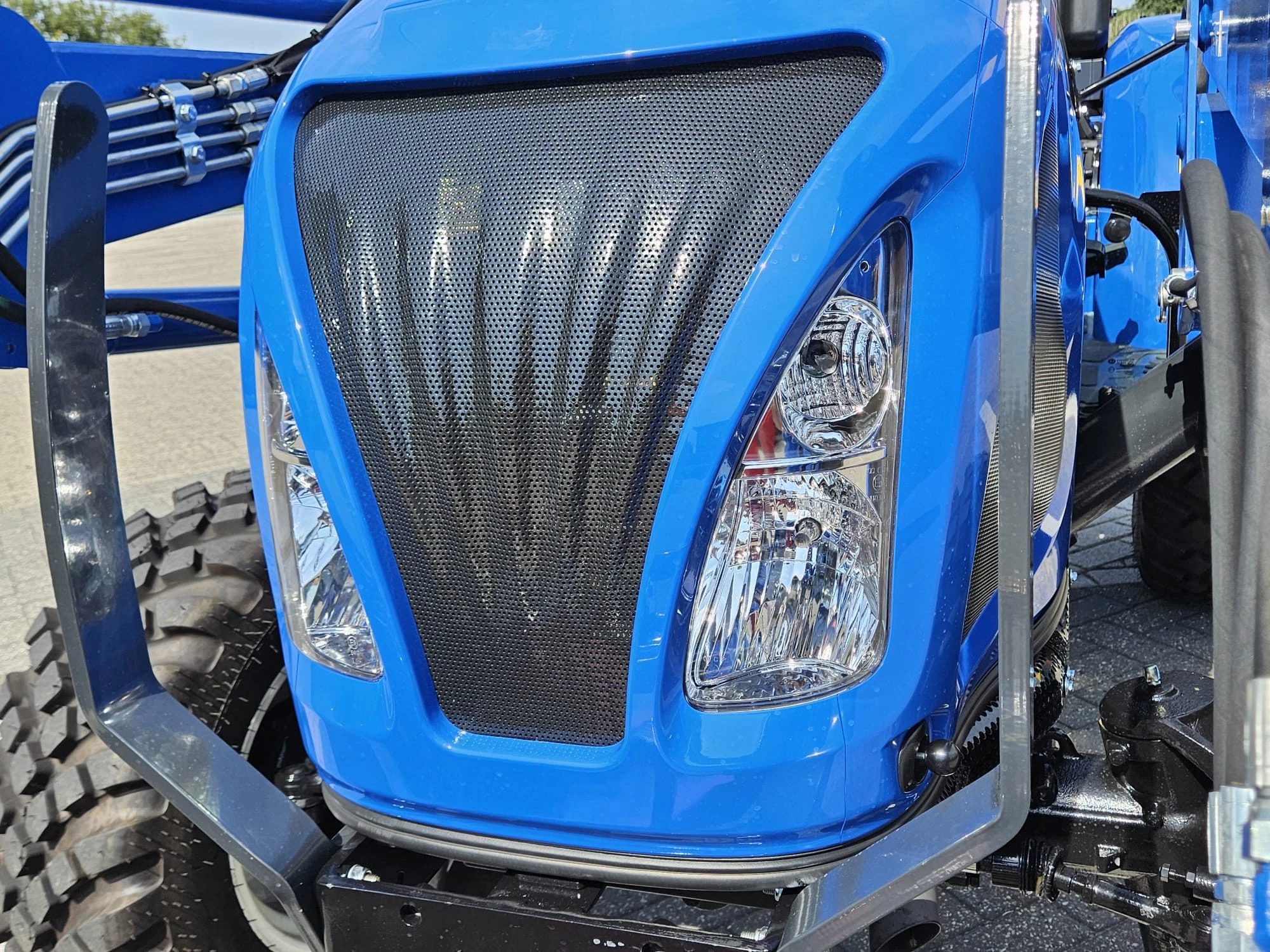 New Holland 2024 - Boomer 55 HST met voorlader en Kemp balenprikker afbeelding 20