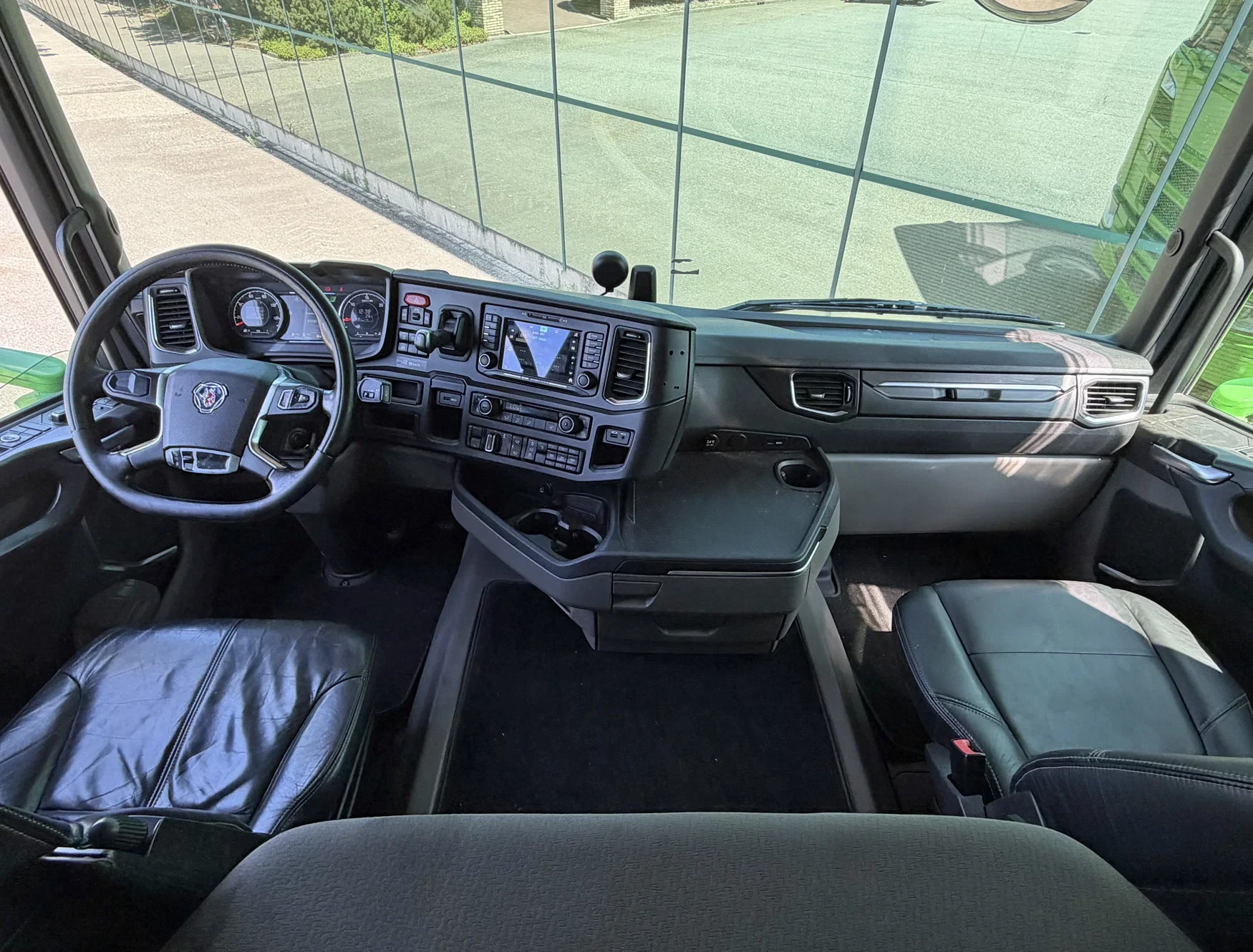 Scania R 2019 - R450 NGS 2X TANKS PARK AIRCO ONLY 738.000 KM 4-POINT AIRSUSPENSION BELGIUM TRUCK obrázek 9