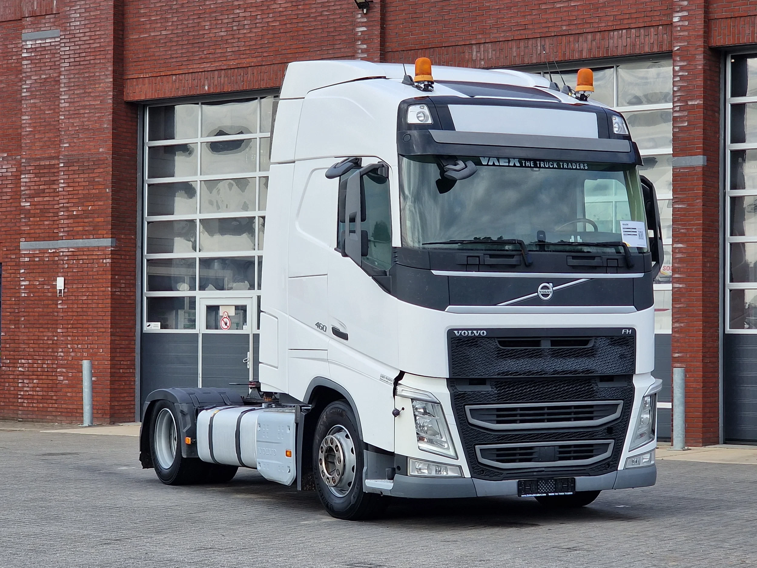 Volvo FH 2018 - 13.460 Globetrotter 4x2 - Low deck - Full air - Leather interior - Toolbox afbeelding 1