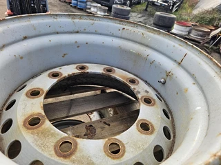 UNKNOWN 11.75 / 22.5 TRAILER RIM  STEEL  FOR DRUM BRAKES 2005 - N/A image 2