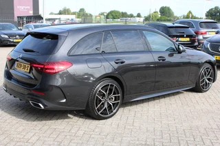 Mercedes-Benz C-Class 2023 - Estate 300e AMG Line NIGHT PAKKET DISTRONIC SFEER CARPLAY CAMERA MULTIBEAM 19'' obrazek 3