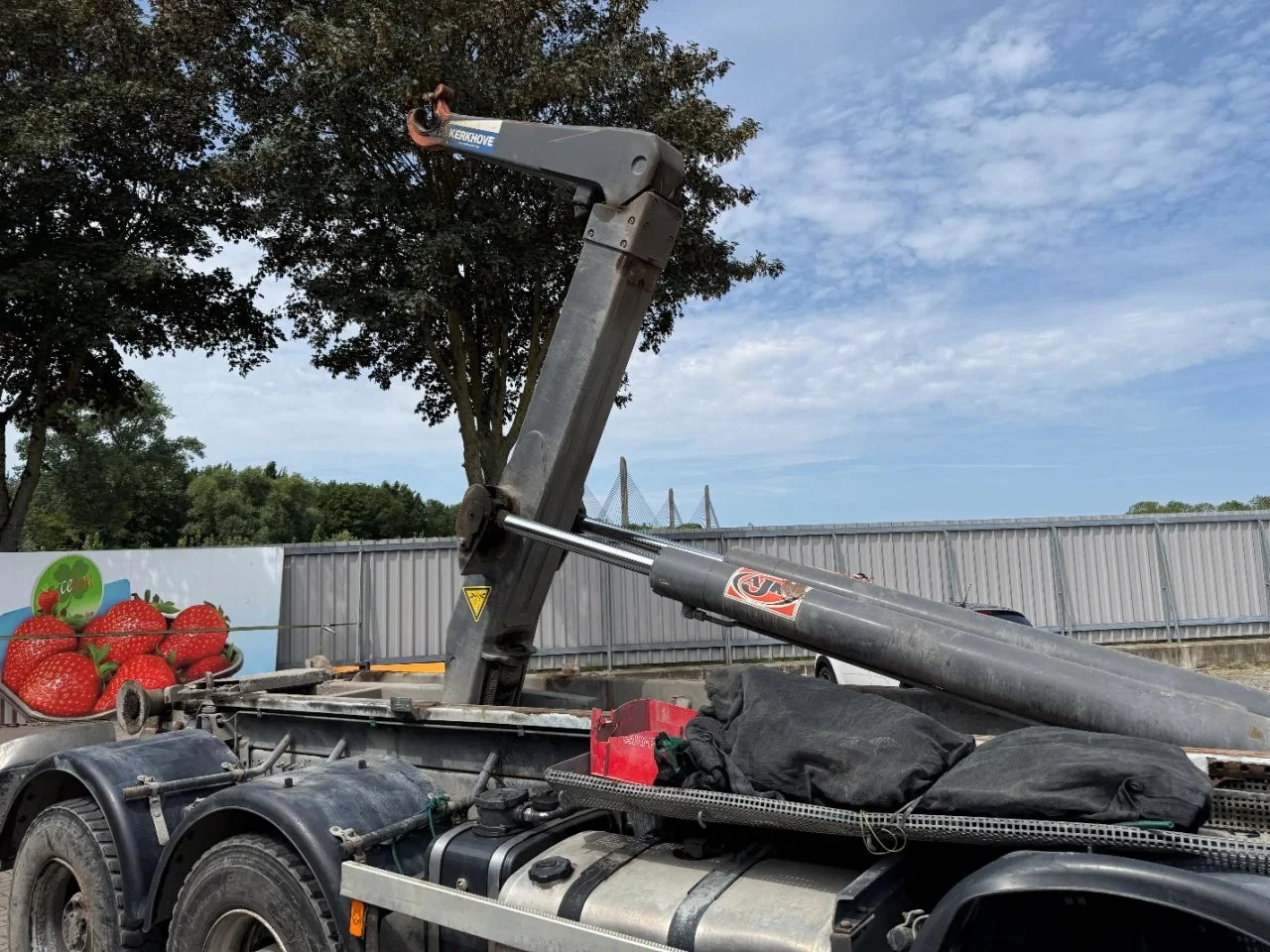 Volvo FMX 410 2018 - / ENGINE RUNNING / 8X4 / ONLY:278525 KM / AJK HOOKLIFT 25TON / 2X BIG AXLE / FULL-STEEL / AUTOMATIC / EURO-6 / 2018 obrázek 23