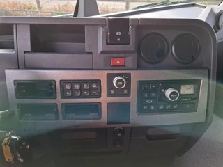 Renault T480 COMFORT 2017 - / DOUBLE TANK / TIR LINE / TUV:30-03-2026 / THROUGH LOADING SYSTEM / LWDS / AUTOMATIC / EURO-6 / 2017 afbeelding 30