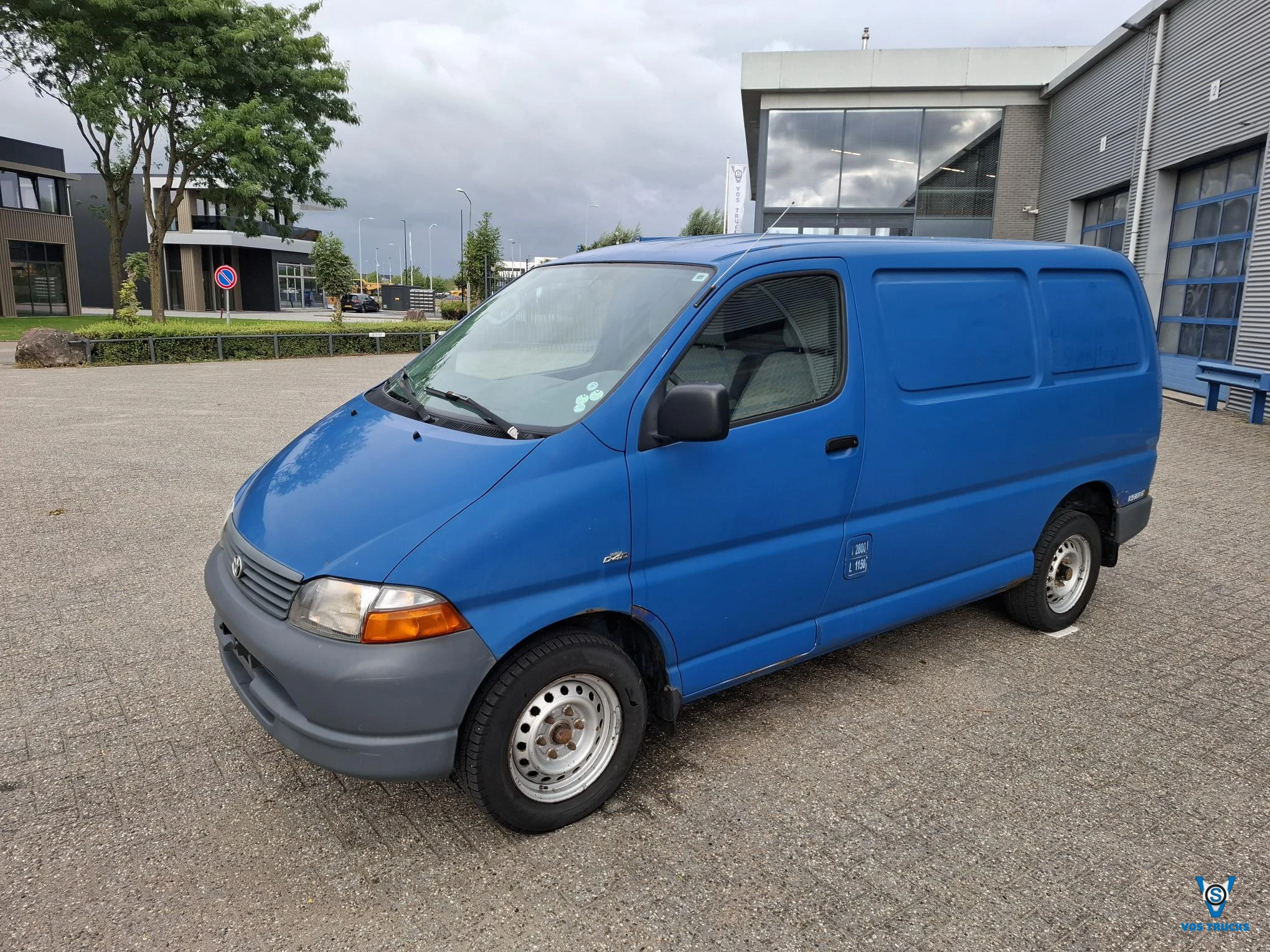Toyota HiAce 2006 - 2.5 4D4 / 274666 KM / 3 SEATS / 65KW / SEATHEAT / MANUAL / 2006 imagem 1