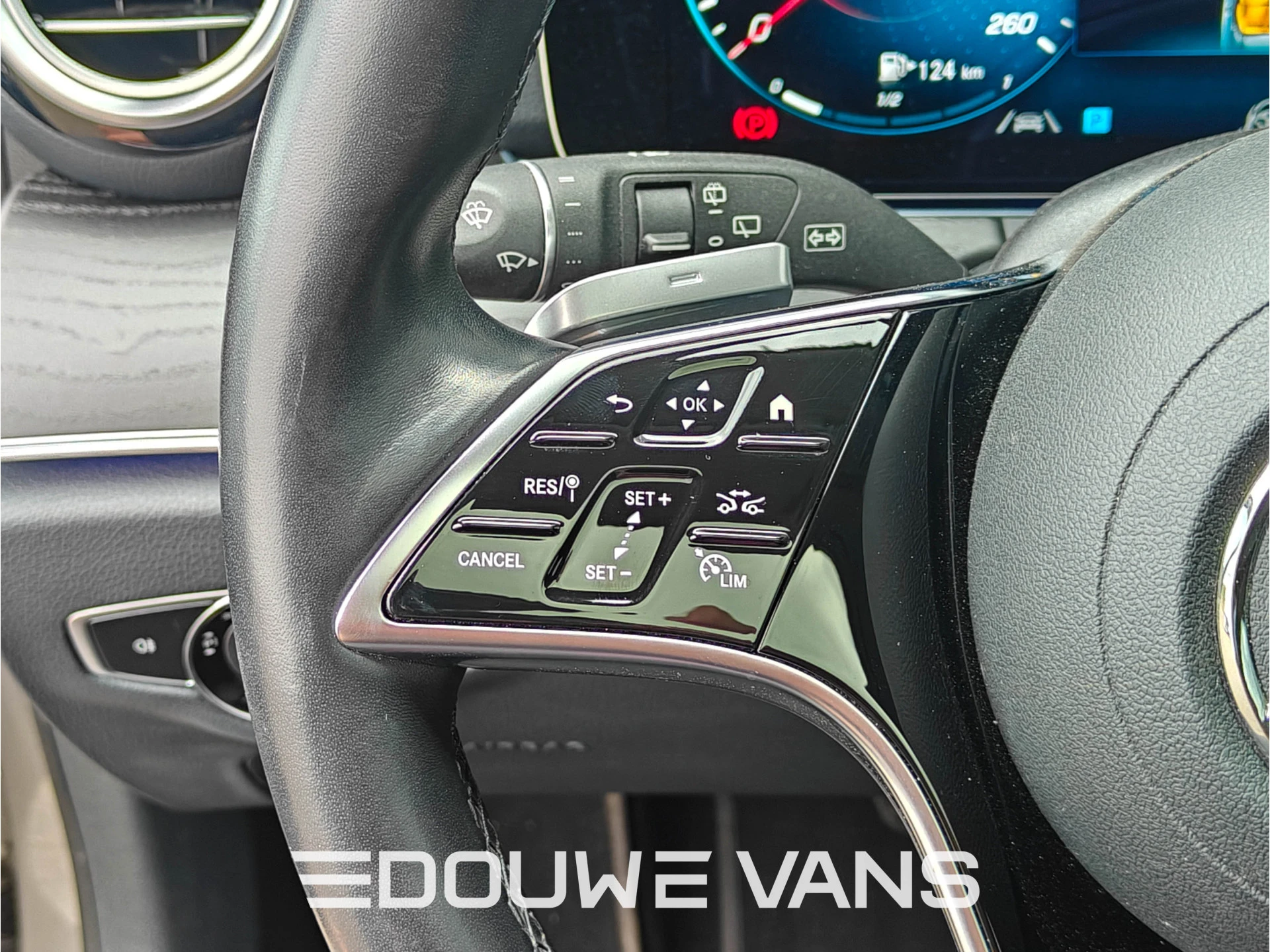 Mercedes-Benz E-Class 2022 - 300e Burmester Trekhaak Avantgarde Schuifdak Bild 23